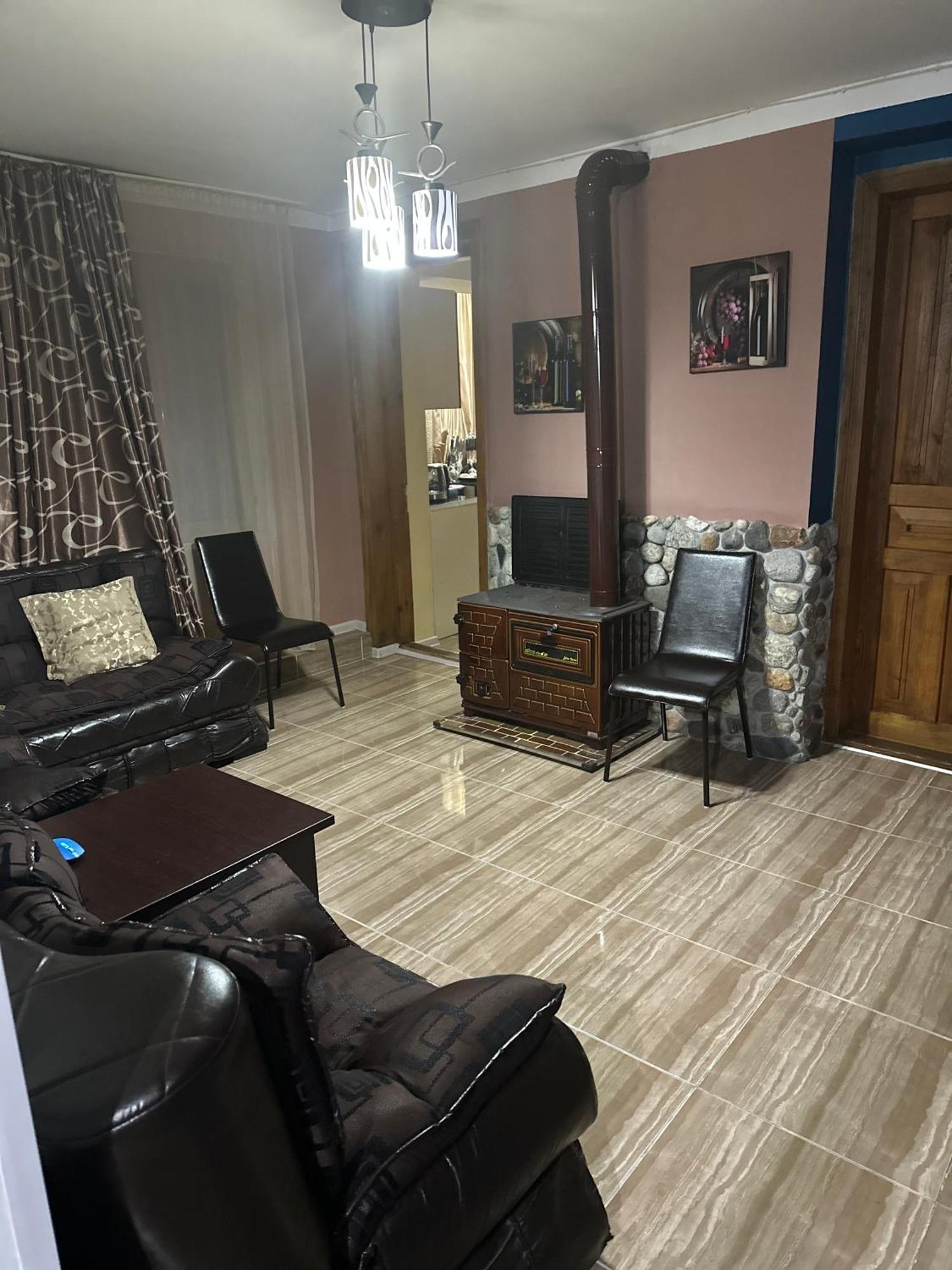 Salome Guest House Mestia Ngoại thất bức ảnh