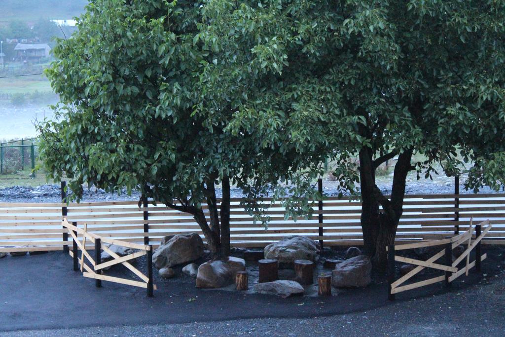 Salome Guest House Mestia Ngoại thất bức ảnh