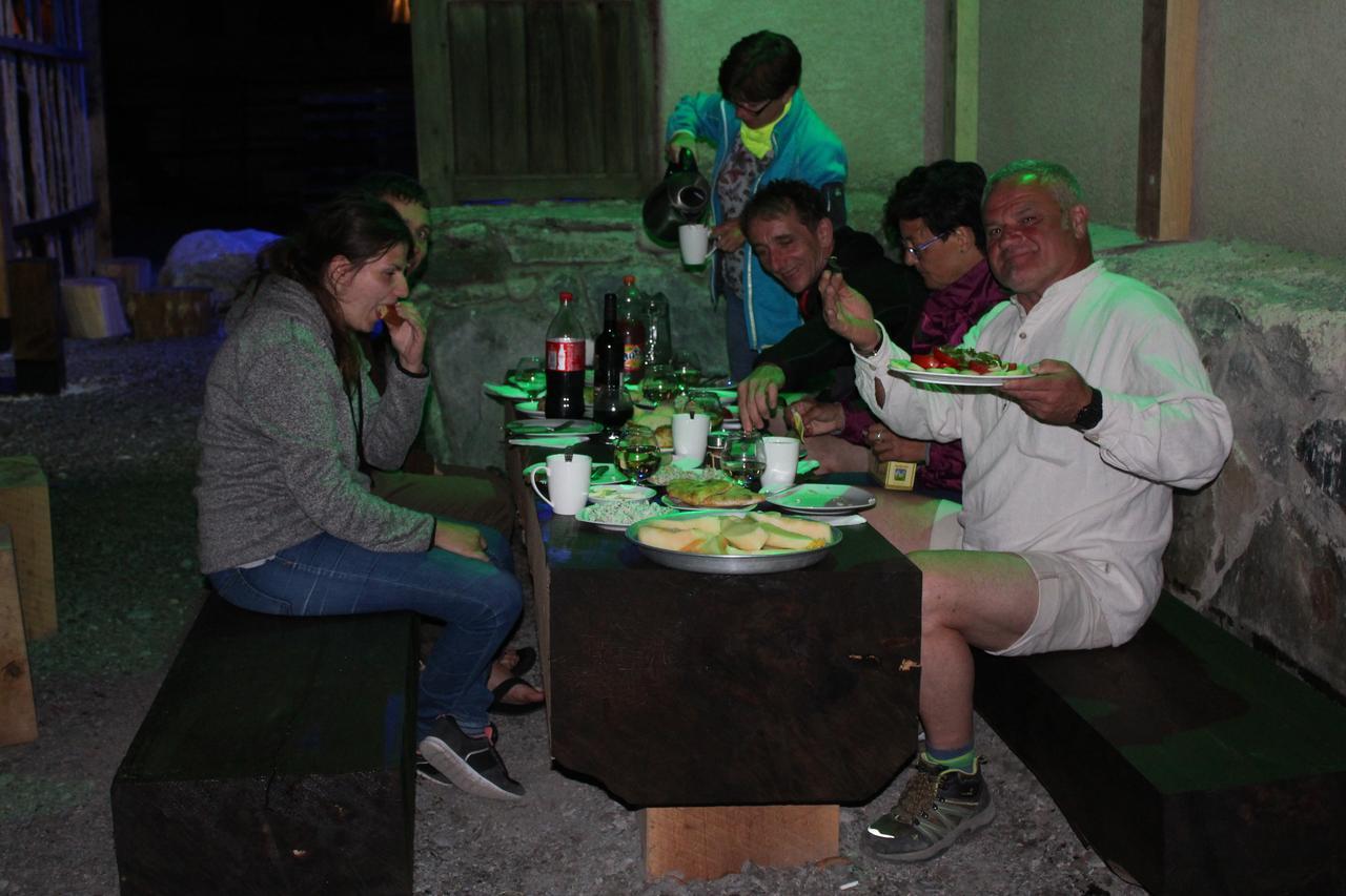 Salome Guest House Mestia Ngoại thất bức ảnh