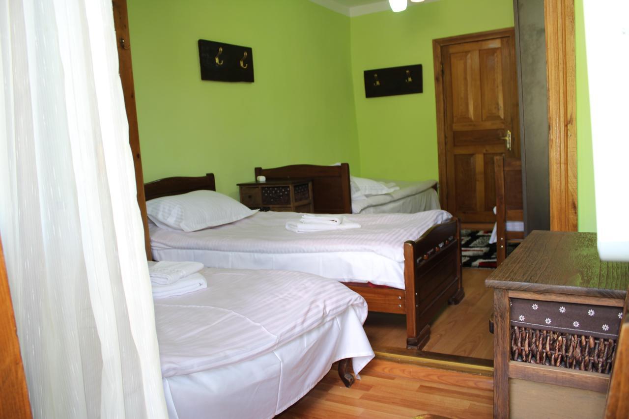 Salome Guest House Mestia Ngoại thất bức ảnh