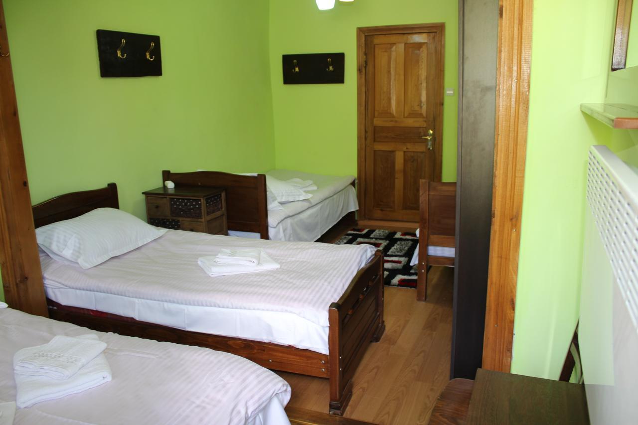 Salome Guest House Mestia Ngoại thất bức ảnh