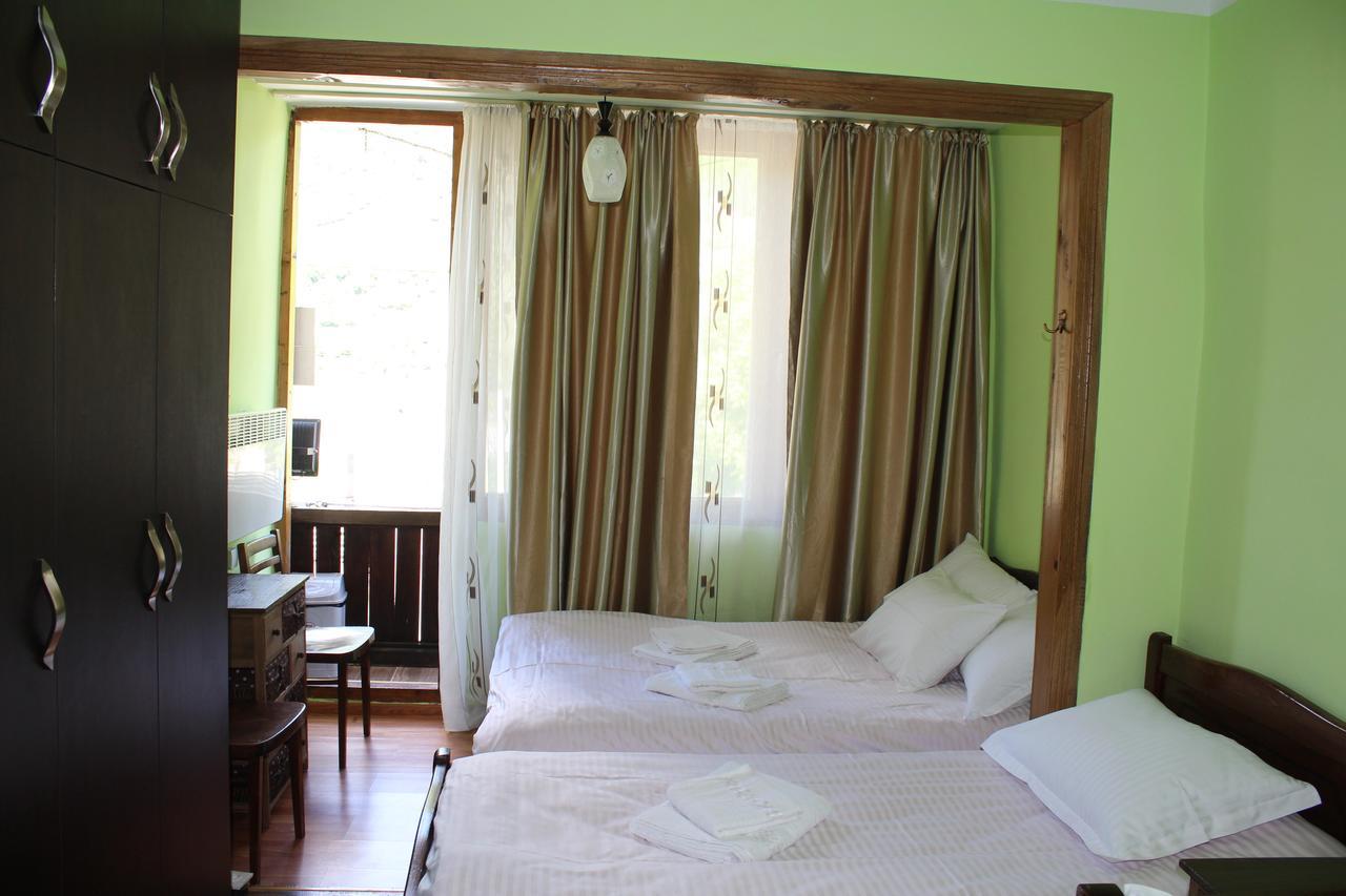 Salome Guest House Mestia Ngoại thất bức ảnh