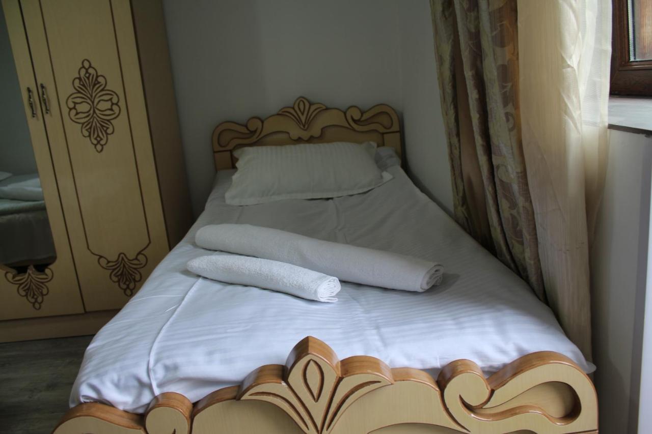 Salome Guest House Mestia Ngoại thất bức ảnh