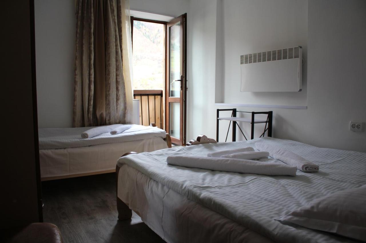 Salome Guest House Mestia Ngoại thất bức ảnh