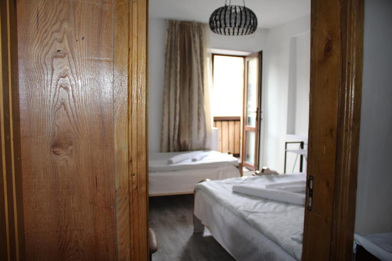 Salome Guest House Mestia Ngoại thất bức ảnh